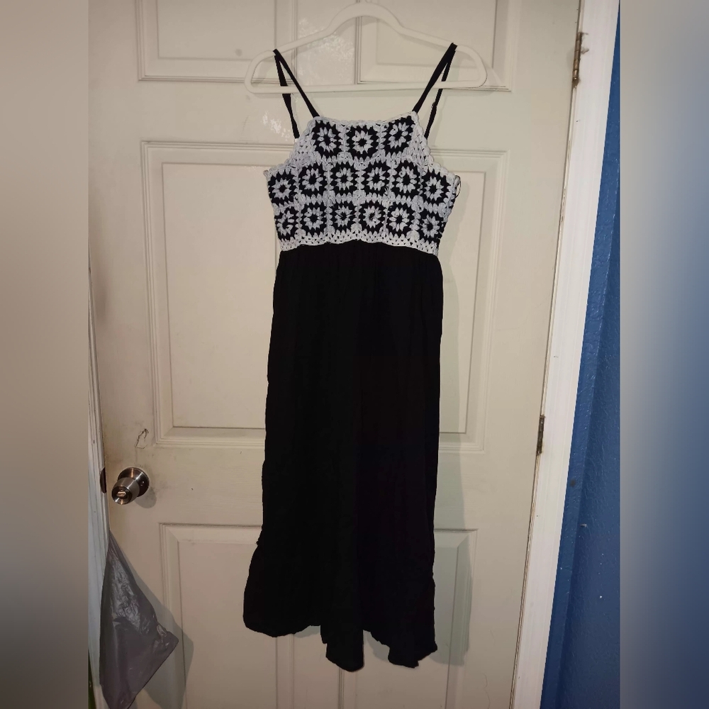 Black and White Crochet Grannt SquareTop Flowing Black Maxi Dress Petite S